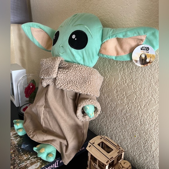 Star Wars The Mandalorian The Child Plush - Picture 2 of 4